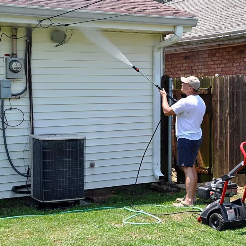 pressure_wash_washer_siding_mold_shutterstock_53808259 pressure_wash_washer_siding_mold_shutterstock_53808259